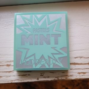 Huda Beauty Pastels Mint Palette